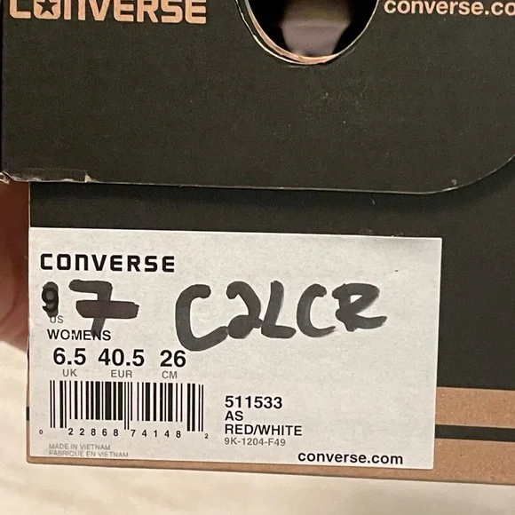 Size 7 Women’s Red Converse Low-Tops - Picture 7 of 7